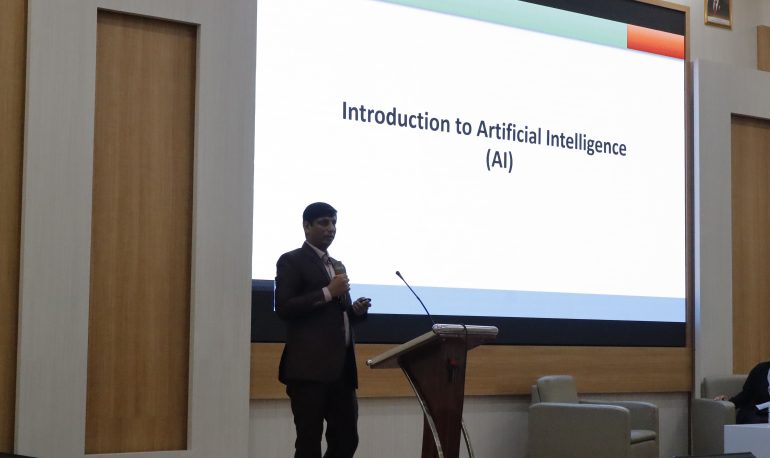 Seminar International Guest Lecture Bersama Dr. Abdul Karim